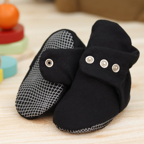 Stay-On Baby Booties, Organic Cotton Lined – Black