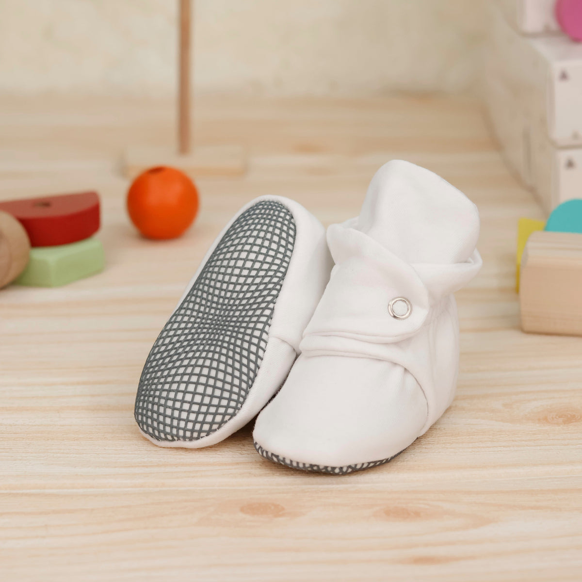 Stay-On Baby Booties, Organic Cotton Lined – White