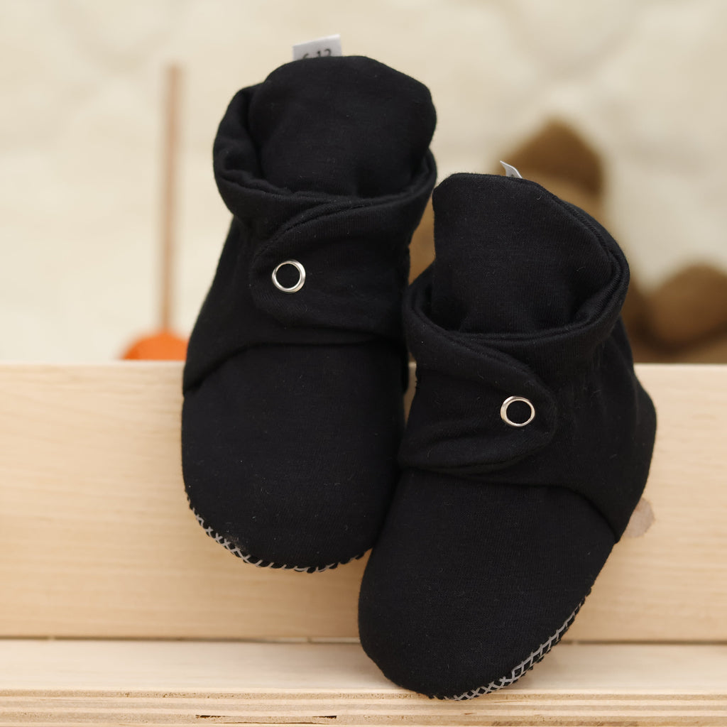 Stay-On Baby Booties, Organic Cotton Lined – Black