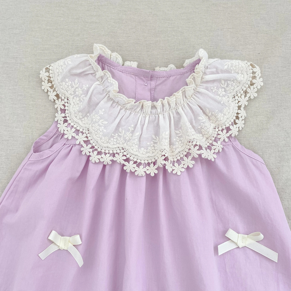 Sisters Lace Petal Collar Outfit